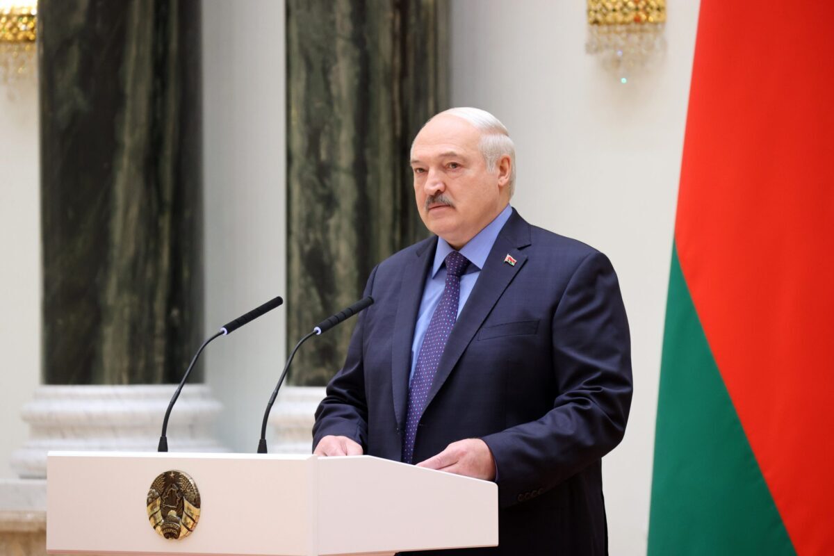 Лукашенко: нам надо немало сделать, чтобы остановить страшные процессы вокруг Беларуси