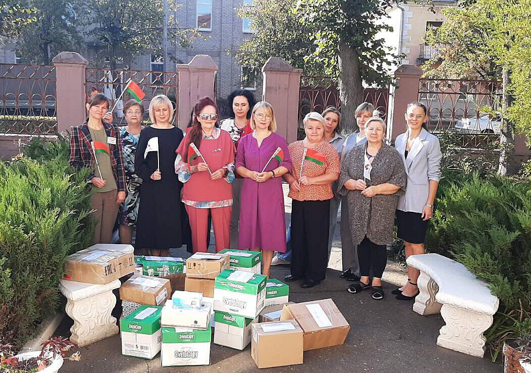 Бобруйчане помогают Курской области. ТЦСОН Ленинского района г. Бобруйска присоединился к благотворительной акции «Спина к спине»