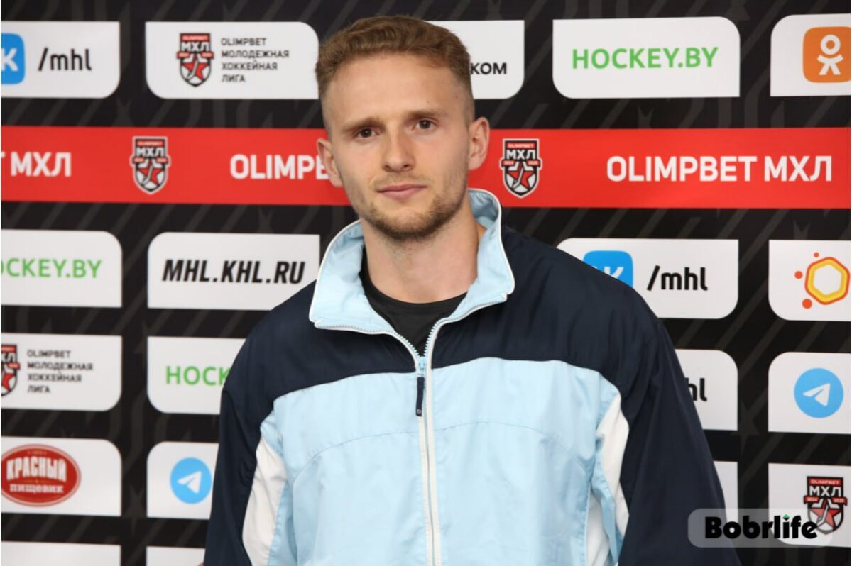 Молодой педагог поделился впечатлениями о хоккее во время посещения матча