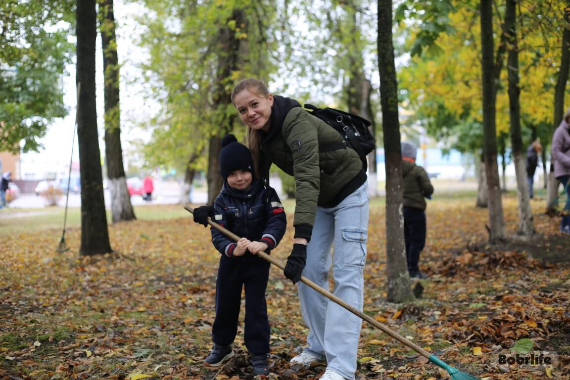«По зову сердца». Визитная карточка Бобруйска – чистые улицы. Рассказываем, кто вышел на субботник