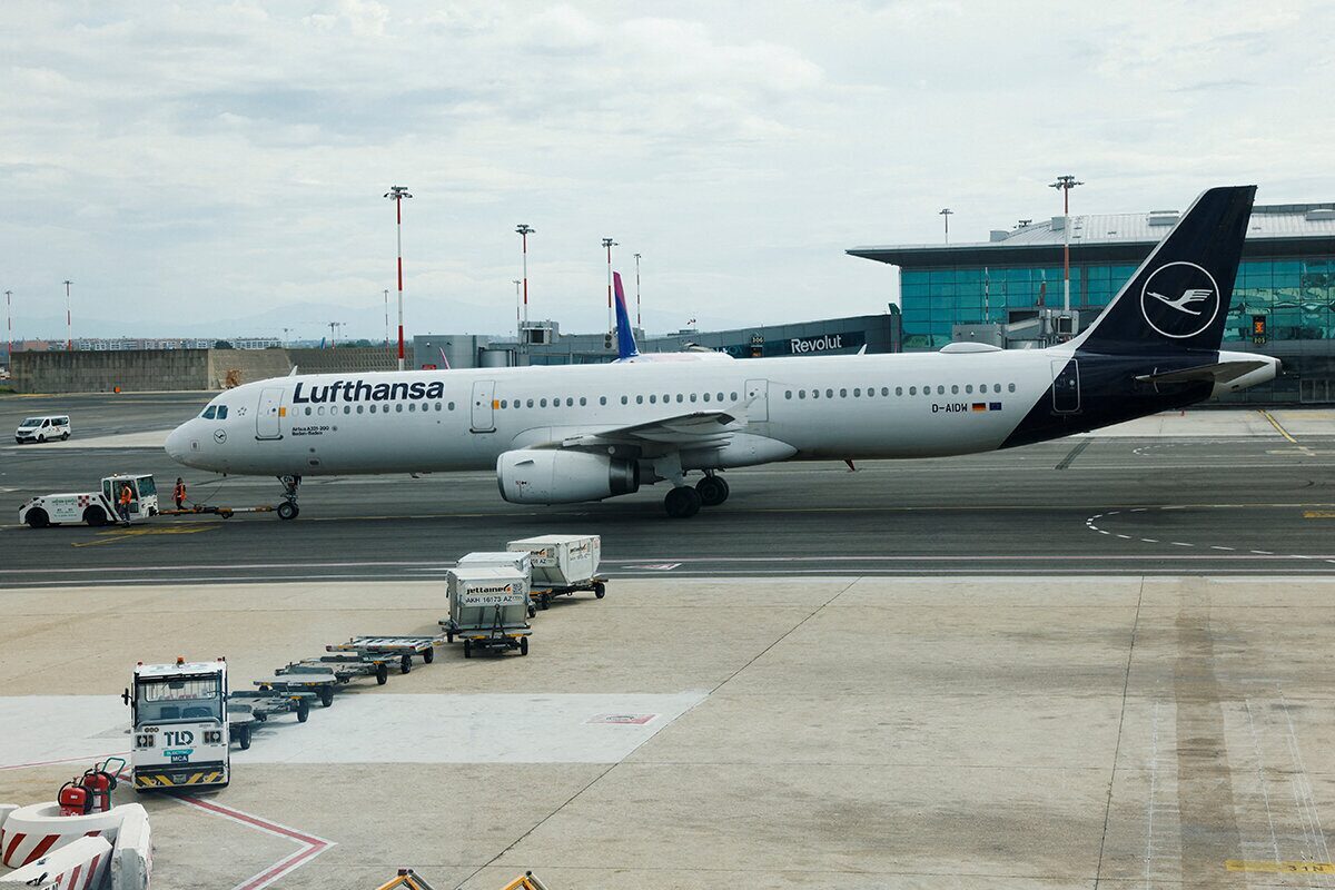Из-за турбулентности во время рейса Lufthansa во Франкфурт пострадали 11 человек