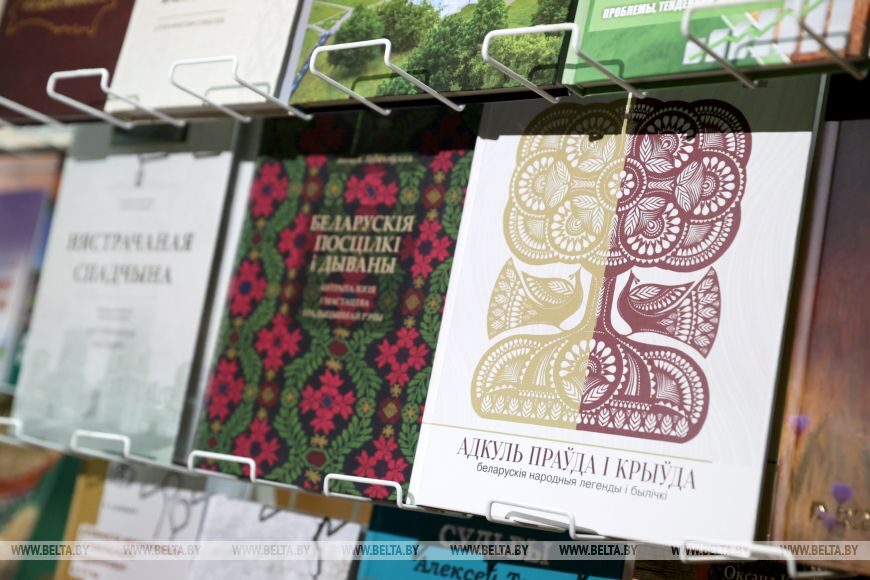 Больше чем просто книги. Могилевская библиотека получила уникальный подарок на «Марафоне единства»