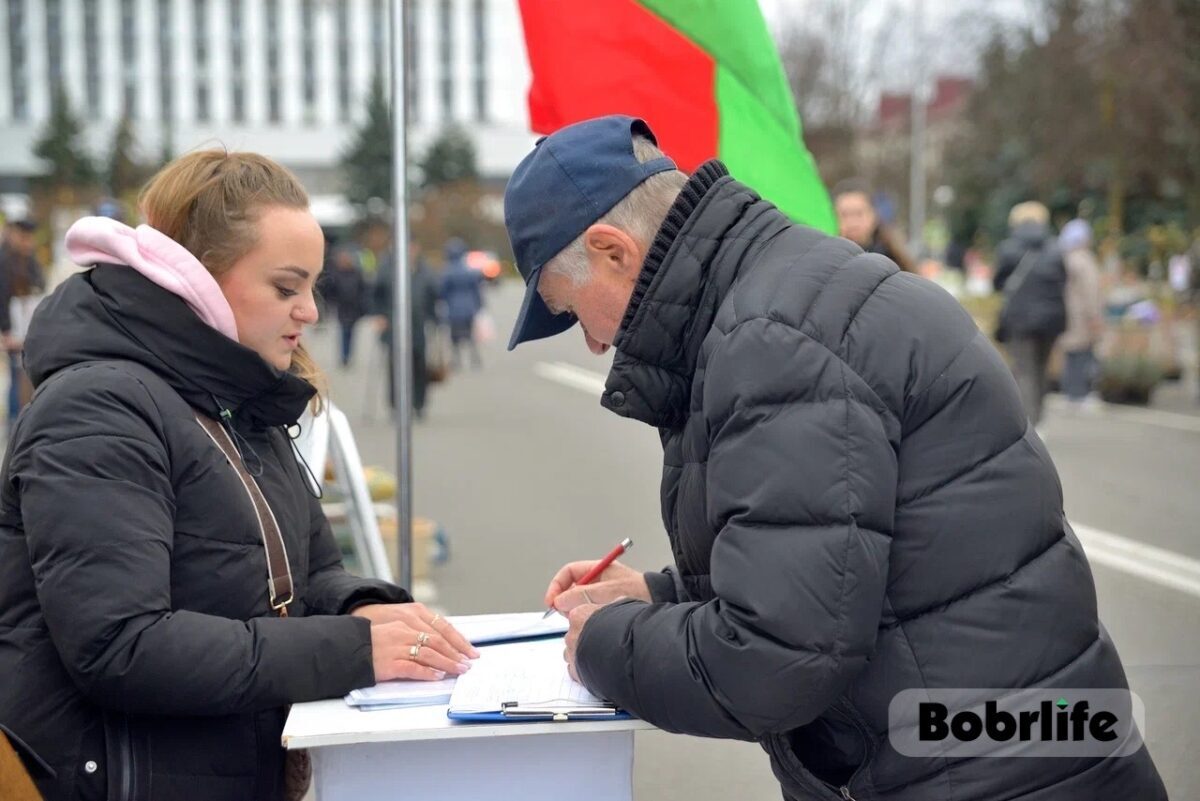 День 4. Бобруйчане продолжают оставлять подписи в поддержку своего кандидата на пост Президента