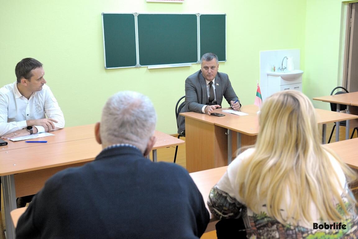 С насущными вопросами ЖКХ. Встречу с жителями провел глава администрации Первомайского района