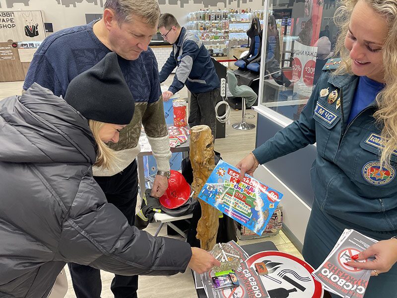 Кампания «Не прожигай свою жизнь!» продолжается в Бобруйске. Теперь – в ТЦ «Абсолют»