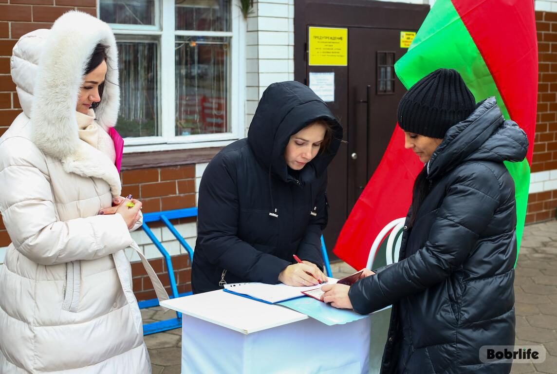 Пикеты по всей стране. В Беларуси собирают подписи за потенциальных кандидатов на пост Президента