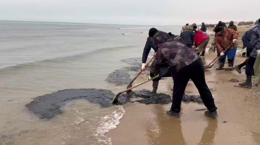 В Черном море обнаружили новый выброс мазута