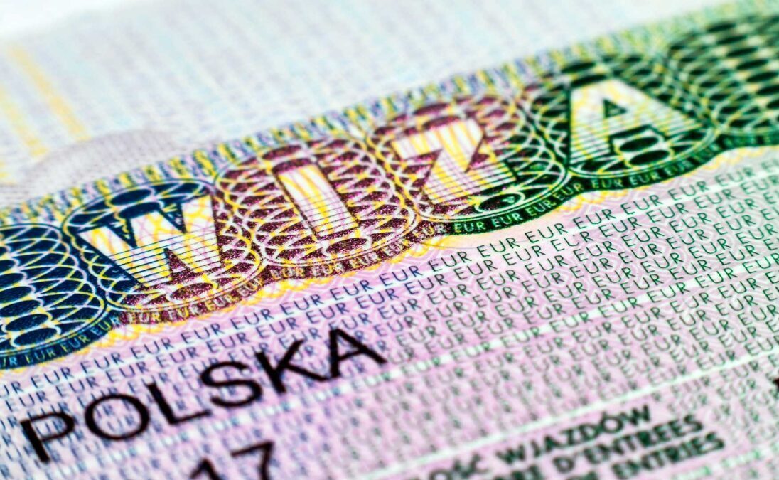 Польша повышает визовый сбор для белорусов. Узнали, когда и на сколько