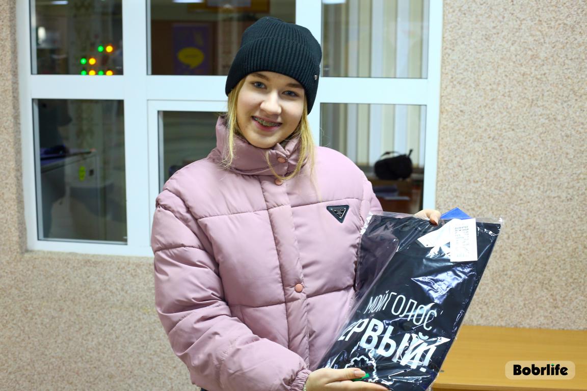 Волнение и радость. В 34-й школе сделали свой выбор впервые голосующие