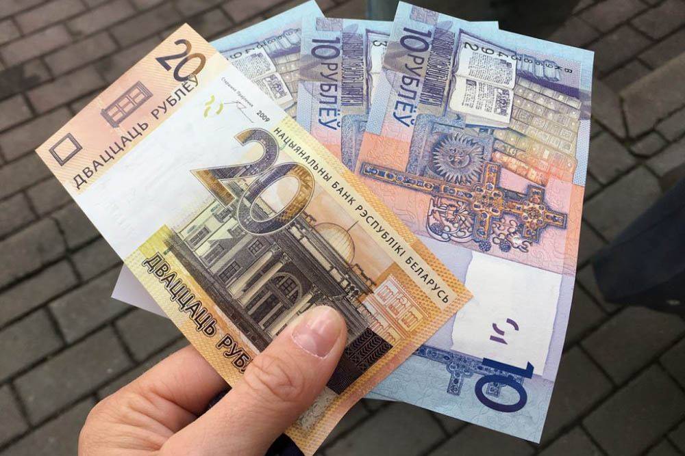 Кому поднимут зарплату в 2025 году?