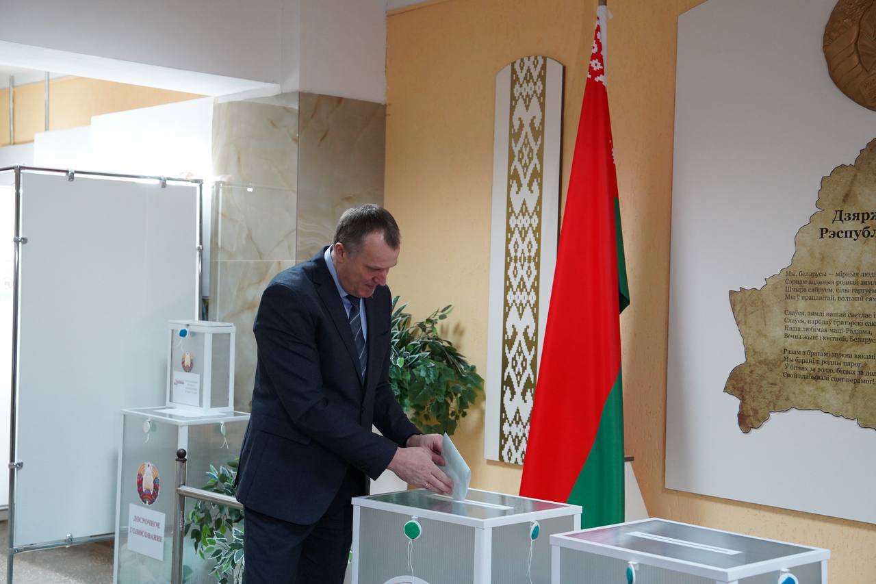 Анатолий Исаченко проголосовал на президентских выборах