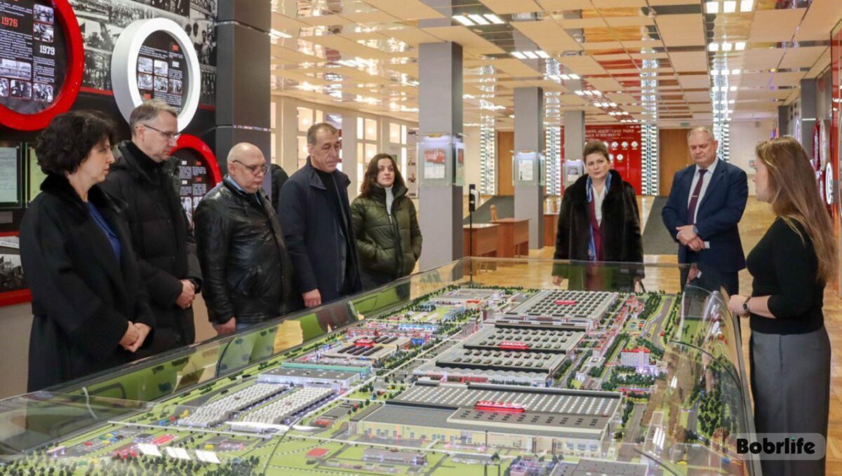 Бобруйск гостеприимный. Представители Миссии наблюдателей от СНГ познакомились с известными предприятиями города