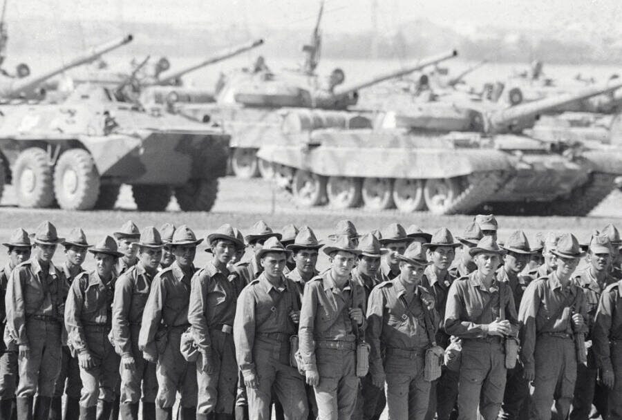 Служили три товарища… В разных полках, но в одной и той же, 201-й, дивизии в Афганистане