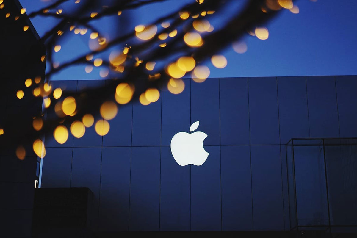Apple делает ставку на новый iPhone с функциями ИИ по более низкой цене