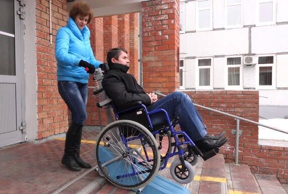 Лестничный гусеничный подъемник для инвалидов: обращайтесь в ТЦСОН Первомайского района г. Бобруйска