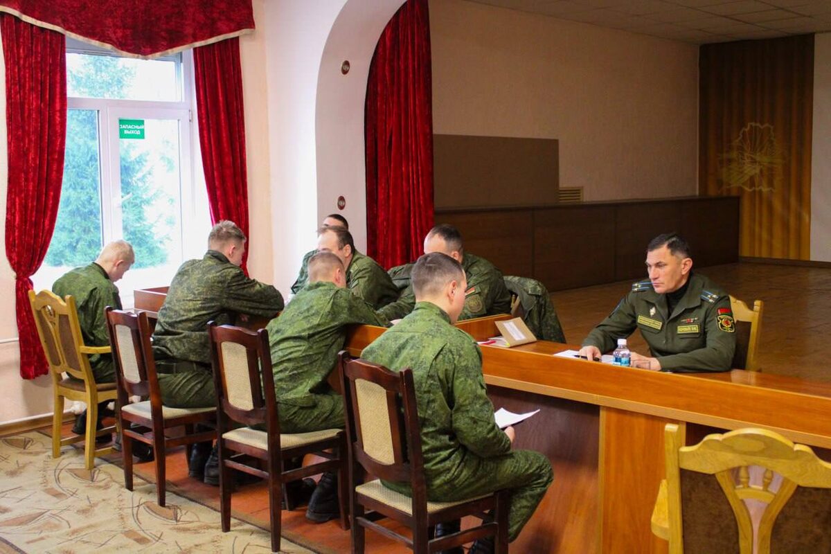 Экзамен для будущих специалистов: в 83-м полку обучили военнослужащих