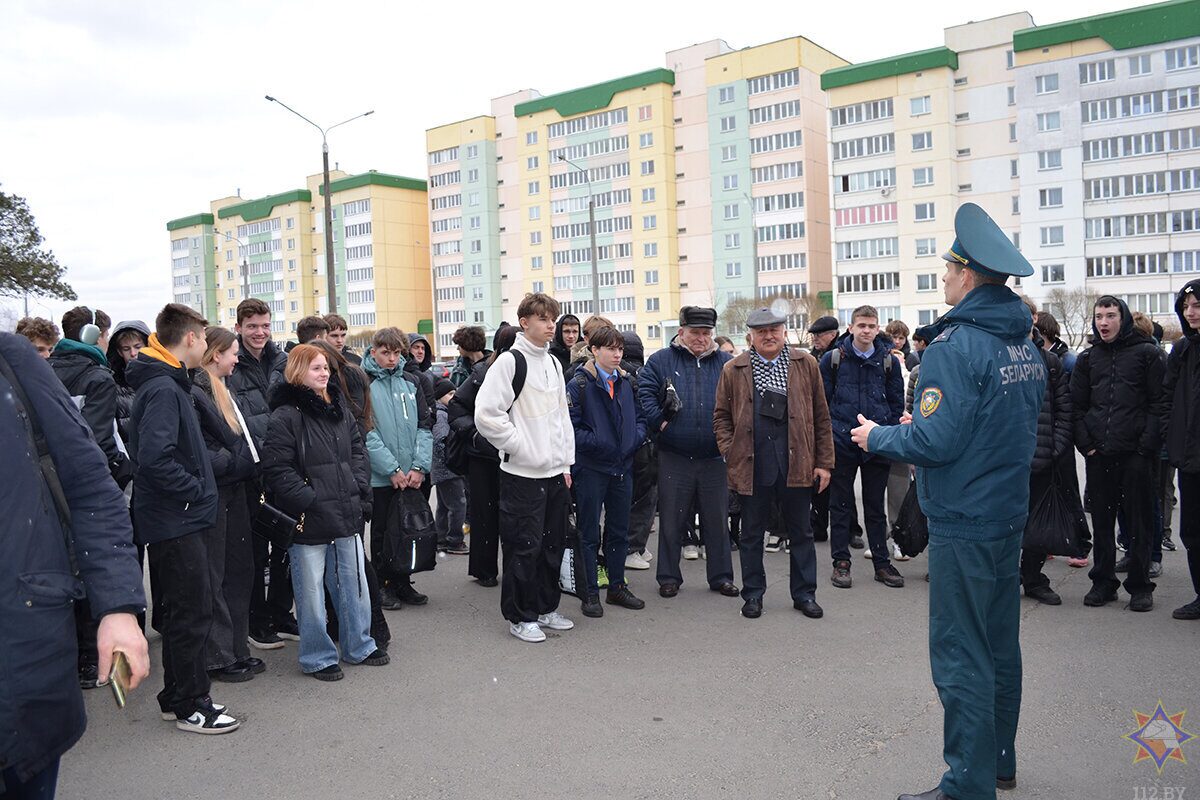О чем рассказали ребятам в Бобруйском горрайотделе по ЧС: для учащихся 11-х классов прошел День открытых дверей