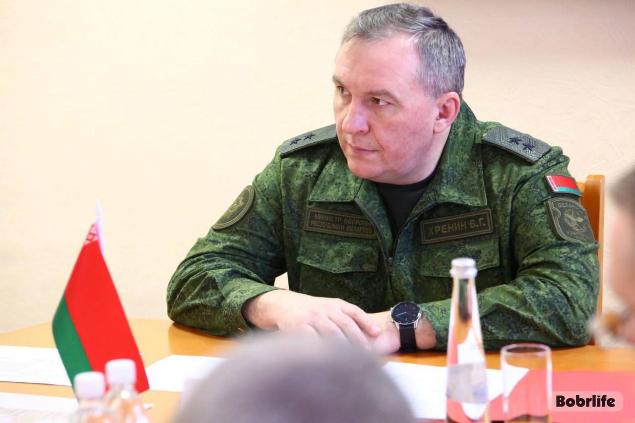 Министр обороны Виктор Хренин провел выездной прием граждан в Бобруйске