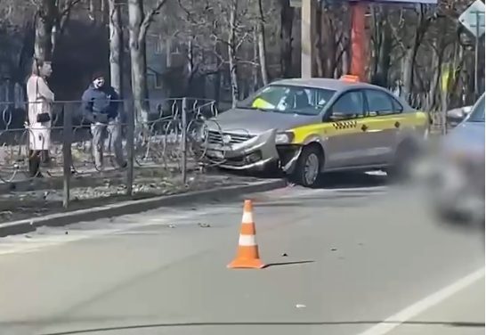 Авария с участием такси на Лынькова