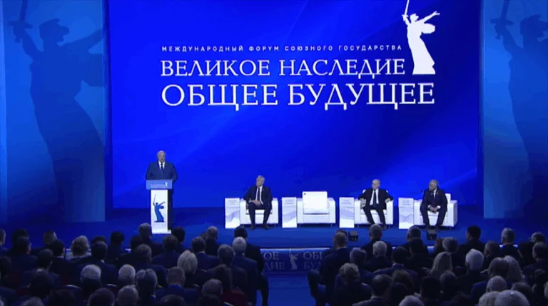 Александр Лукашенко: мы наследники героев-победителей, этот статус ко многому обязывает