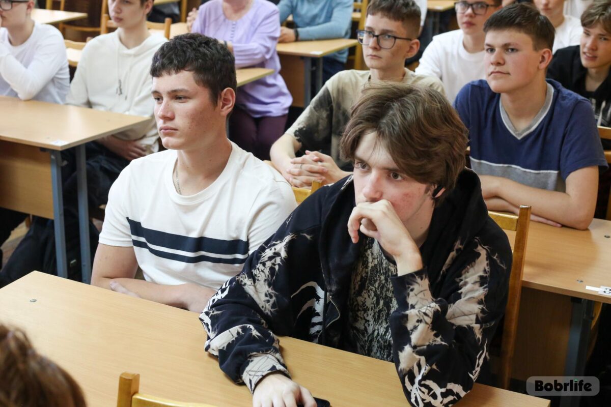 Подвиг народа должен жить. Гости из Нижнего Новгорода пообщались с учащимися автомеханического колледжа
