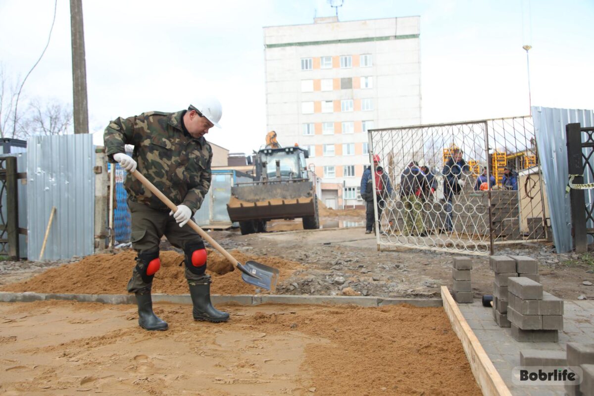 Работа кипит. Команда Бобруйского горисполкома присоединилась к строительству нового хирургического корпуса