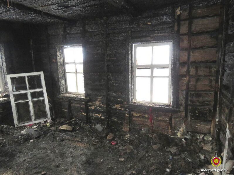 Хотели установить окна, а сожгли дом. Что произошло, рассказали в Следственном комитете