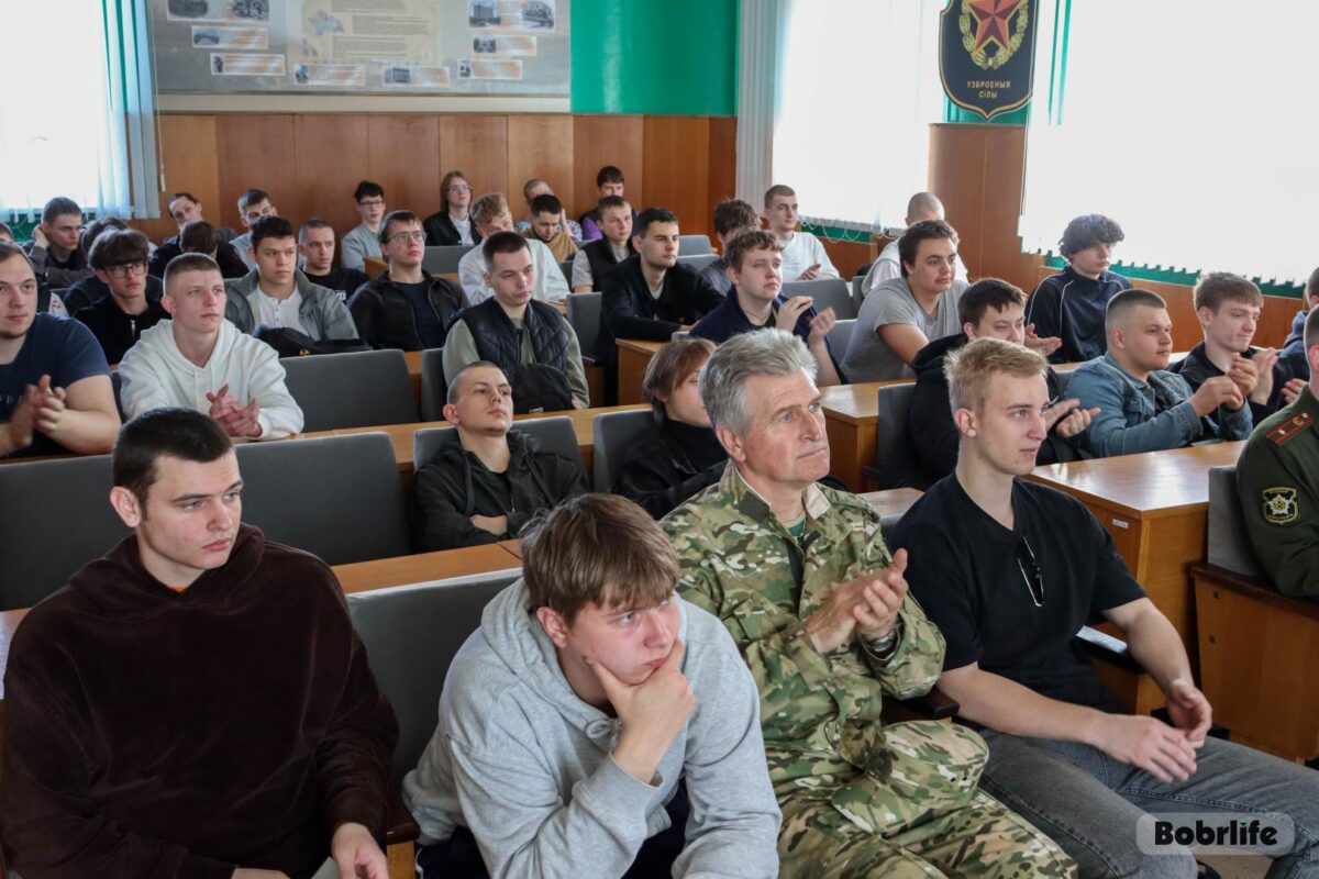 «Служу Отечеству!» В бобруйском военкомате прошел день призывника