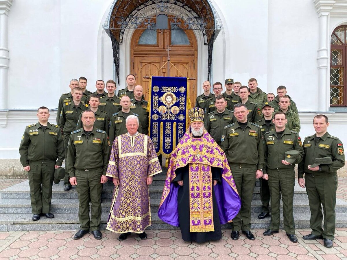 «Духовная твердыня» для защитников Родины: в Бобруйске освятили знамя 83-го полка