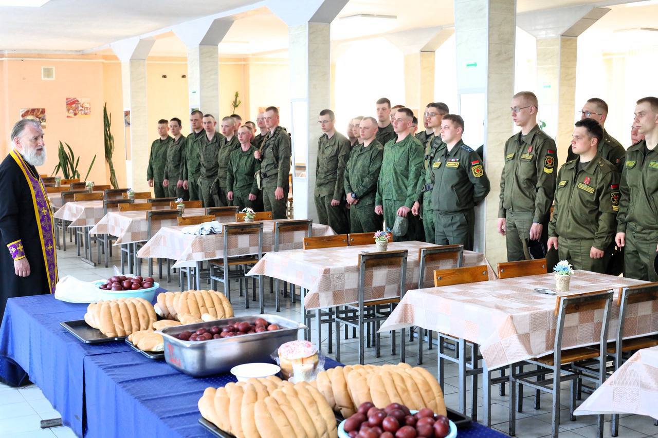 Светлый праздник в воинской части