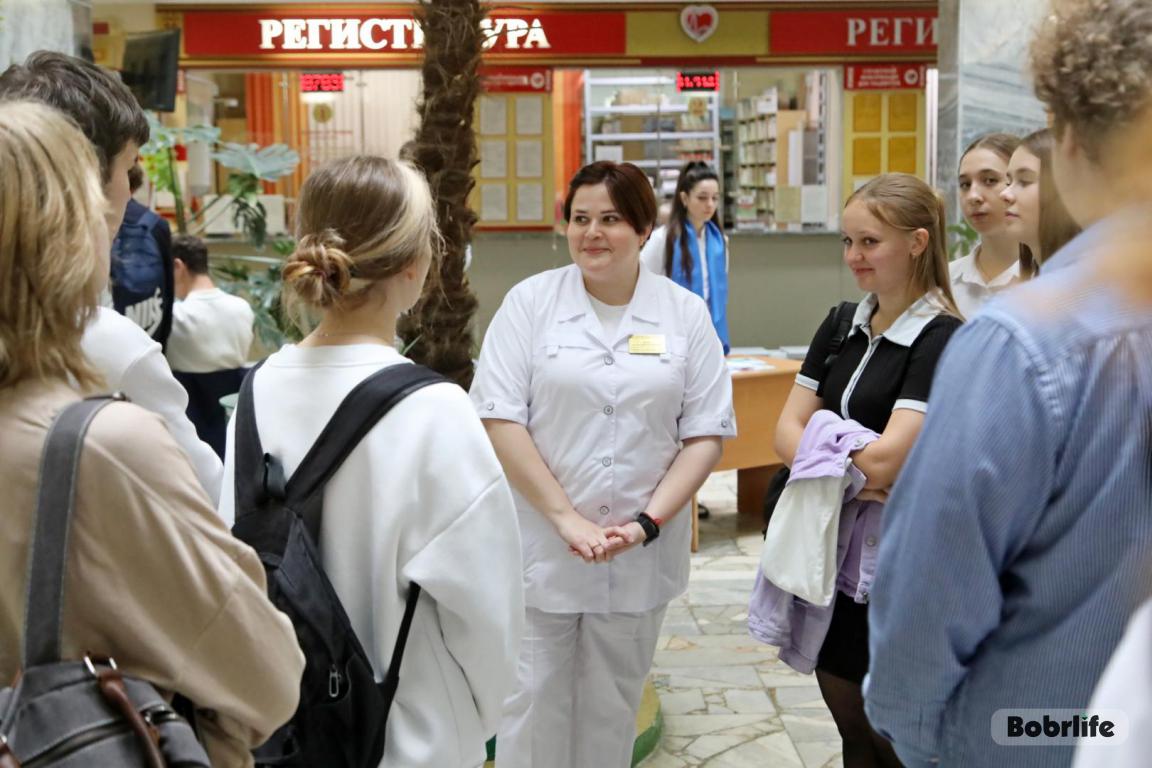 Медицинские работники и школьники провели акцию «Вместе за здоровую и крепкую семью»