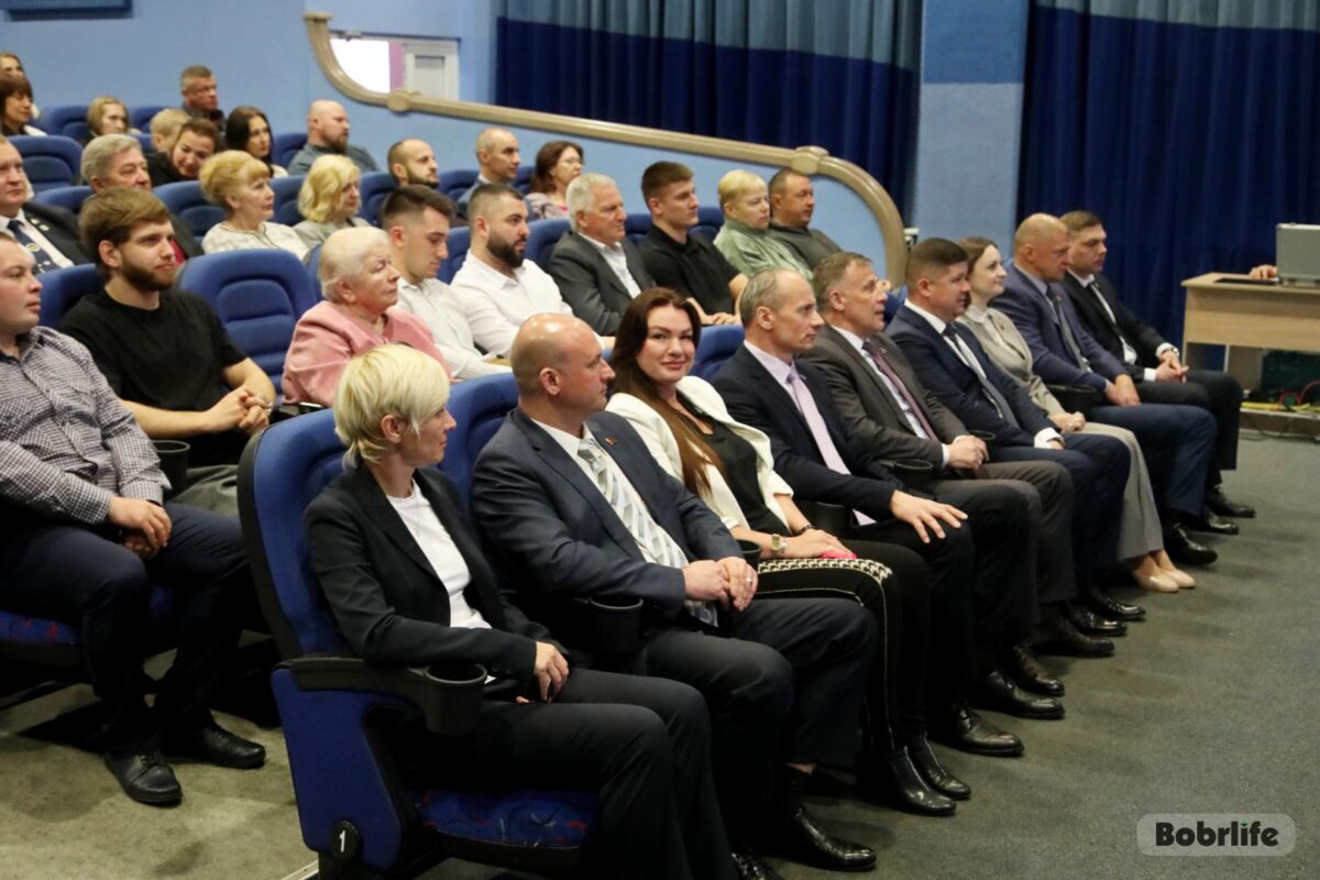 Спортивных высот в прославлении родного города! Работников физической культуры и спорта Бобруйска поздравили с профессиональным праздником