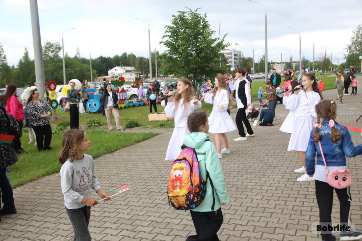 Рада, рада детвора! В Бобруйске отметили день двора
