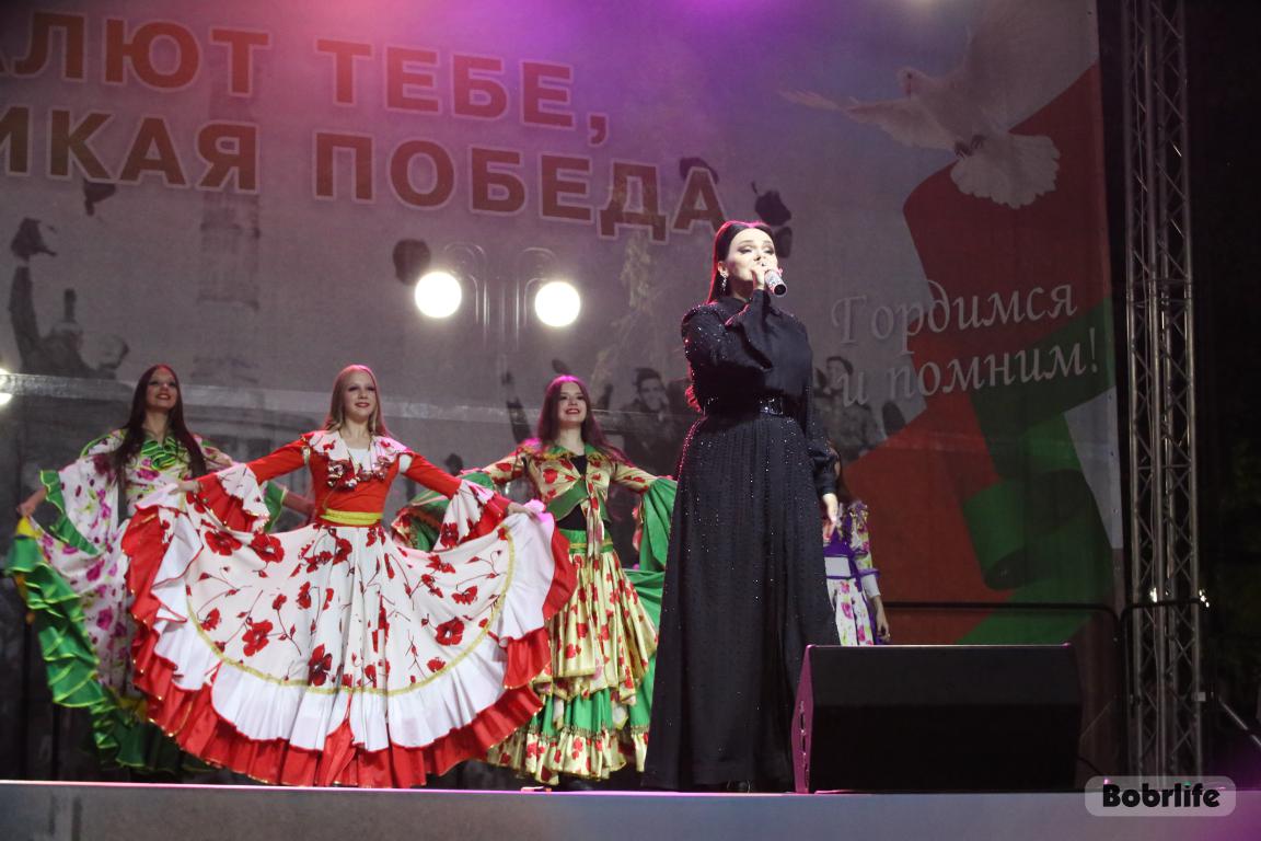 В Бобруйске состоялась концертная программа с участием исполнительницы Александры Гайдук