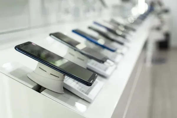 Мужчина украл дорогой телефон и продал его приятелю в два раза дешевле