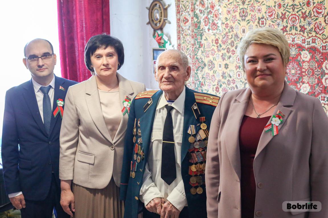 Спасибо за Победу! В Бобруйске поздравили ветеранов с наступающим праздником