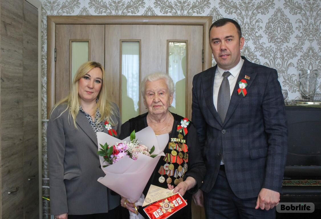 Благополучия и долголетия! Администрация Первомайского района поздравила ветеранов с Днем Победы