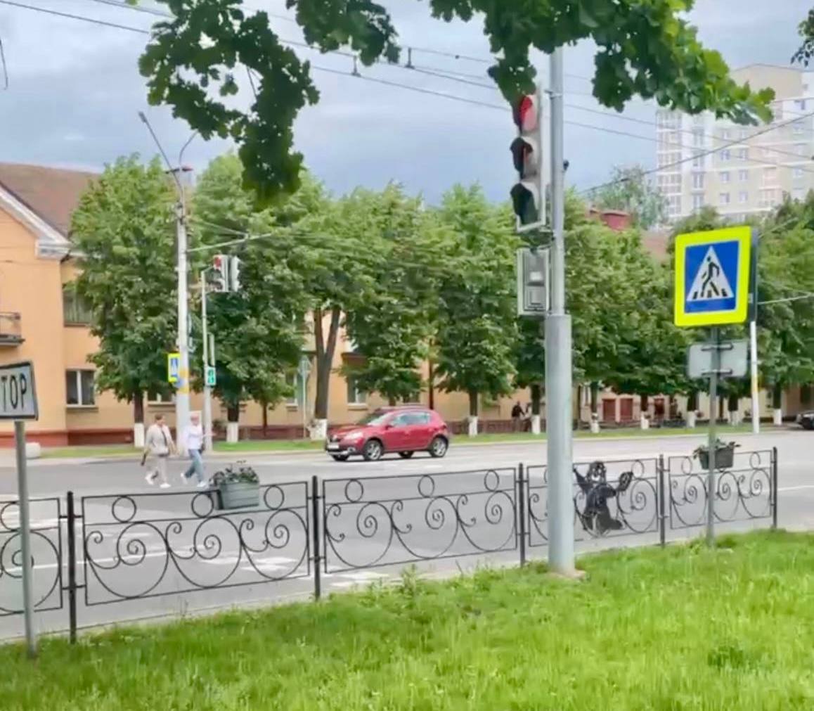 Водителям на заметку! На ул. Минской, около школы №18, срезали «лежачего полицейского»