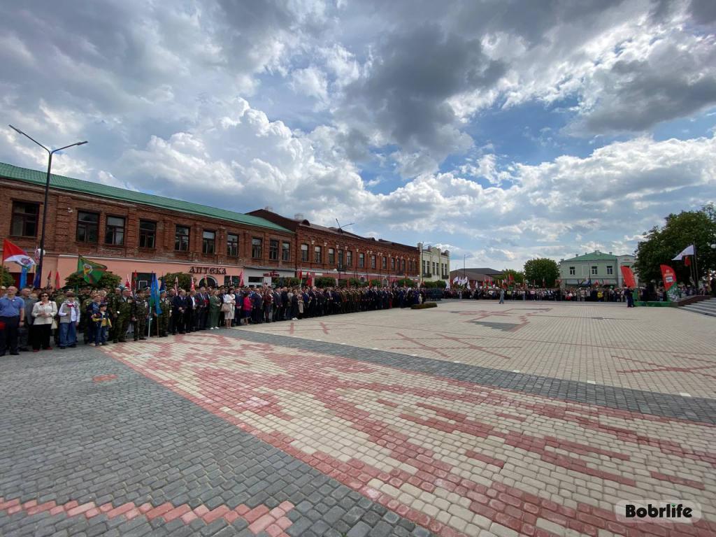 Память привела нас в это место. Обновленная площадь Победы торжественно открыта