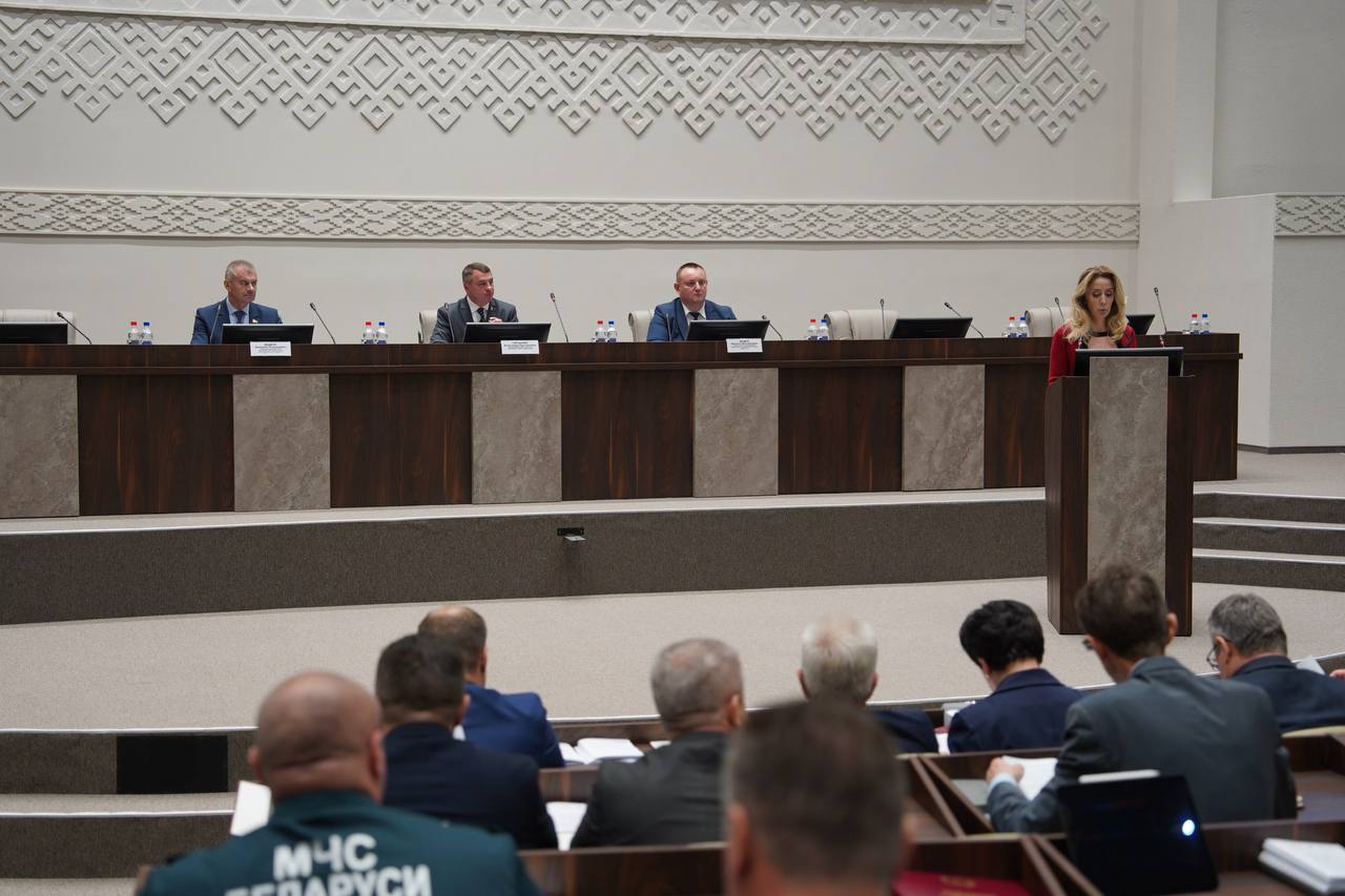 Очередная четырнадцатая сессия Могилевского областного Совета депутатов прошла в облисполкоме под руководством председателя областного Совета депутатов Александра Горошкина