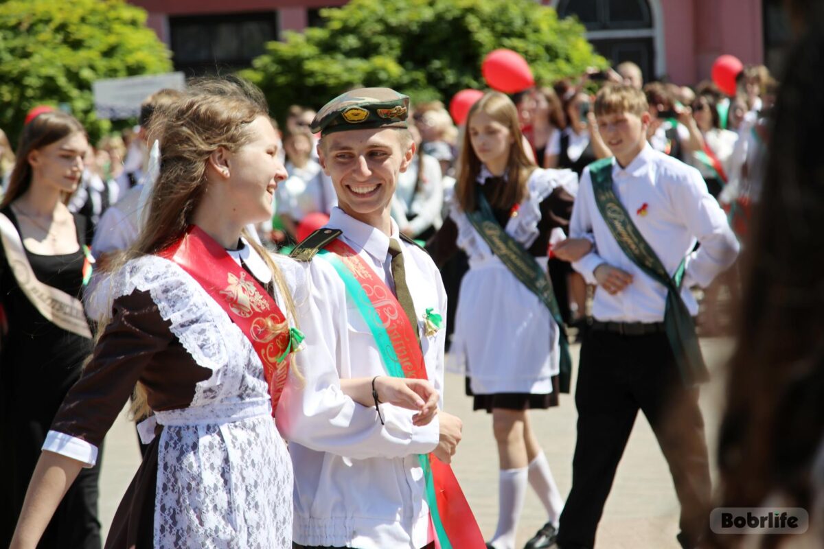 24 мая выпускники Бобруйска услышат свой последний звонок. Как пройдет праздник?
