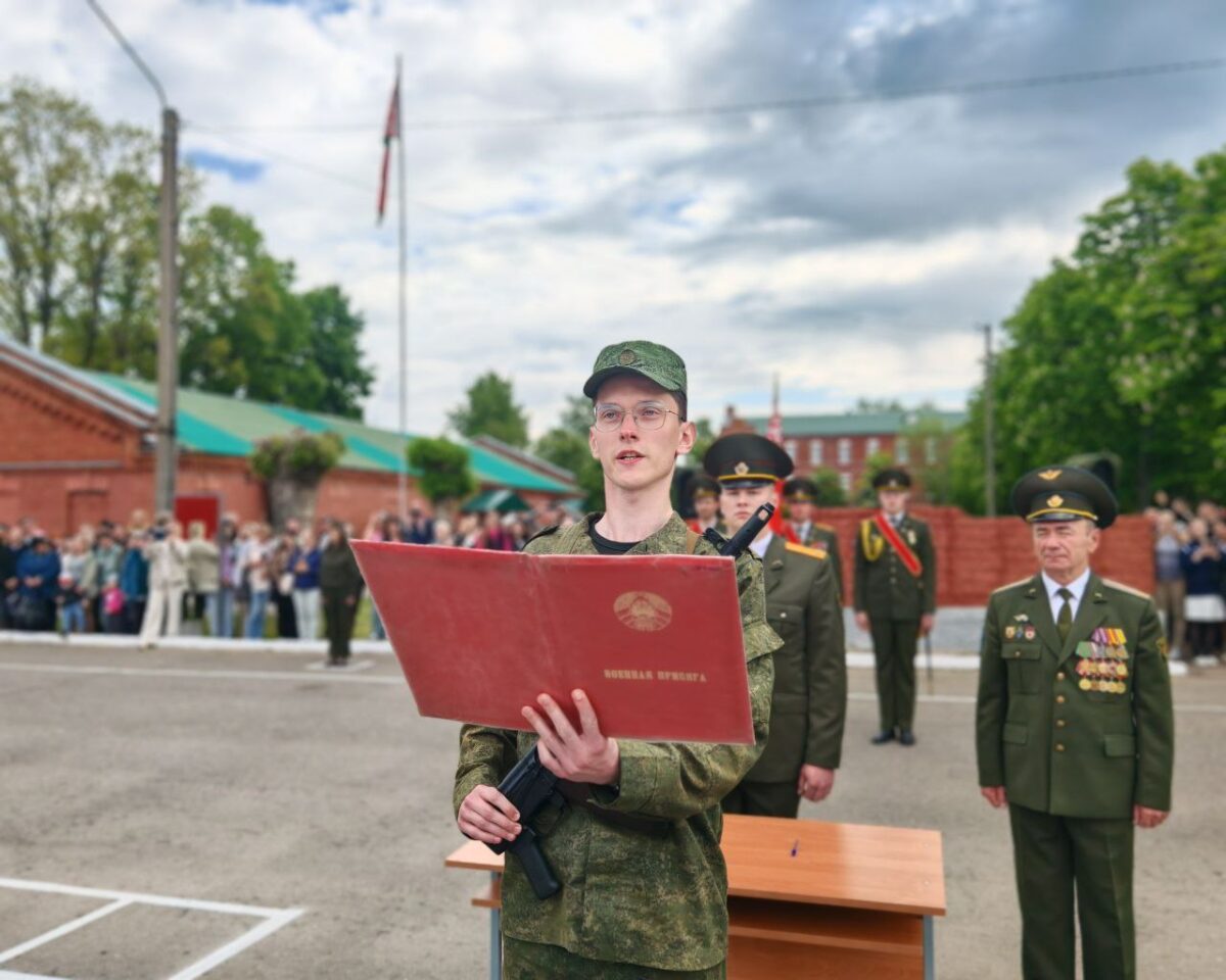 В 147-м зенитном ракетном полку состоялась торжественная церемония принятия военной присяги