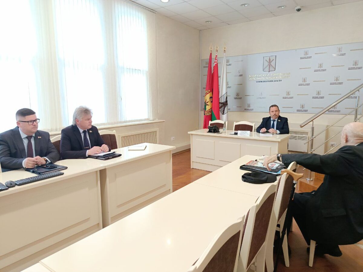 Виктор Ананич: «Все чаще граждане обращаются не с личными вопросами, а с предложениями по улучшению малой родины»