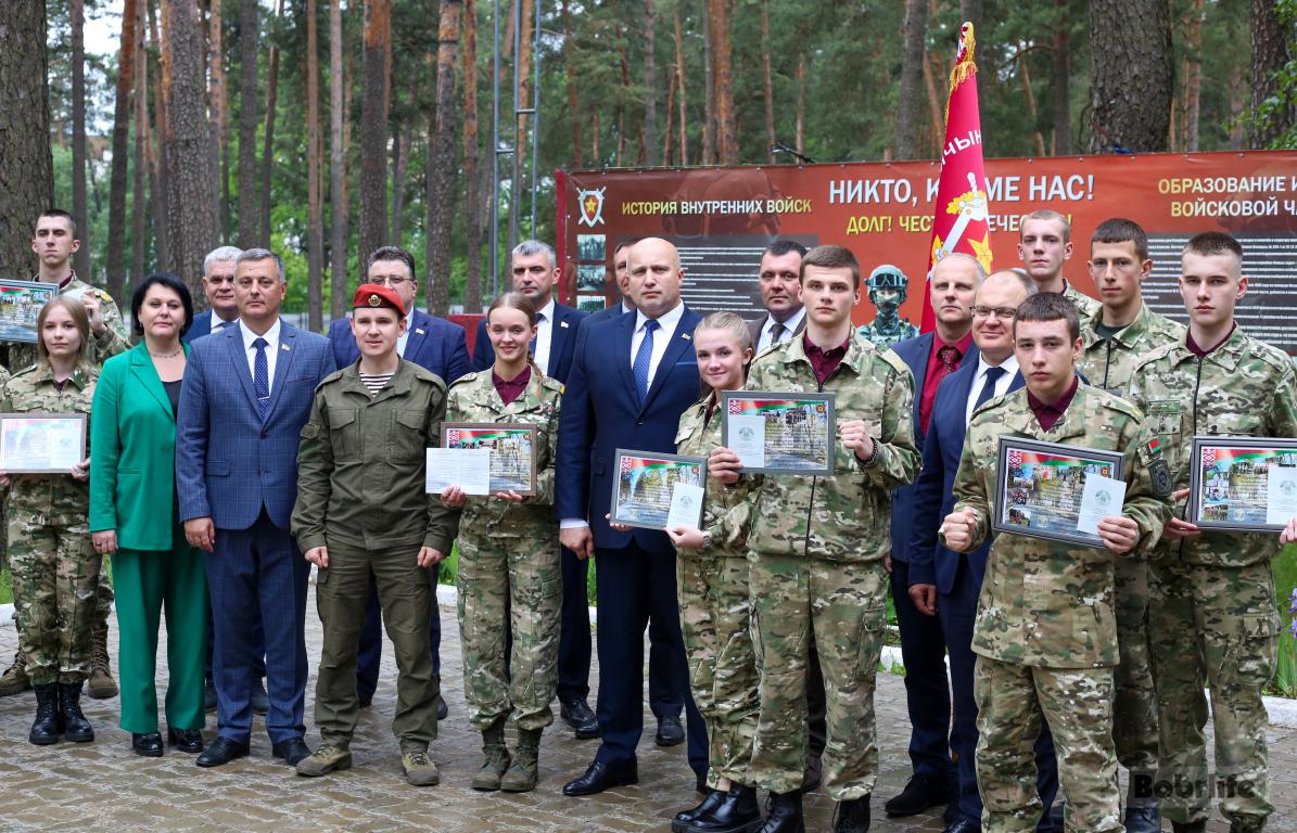 Счастливое будущее страны. В Бобруйске прошел выпуск воспитанников, окончивших обучение в военно-патриотическом клубе «Зубр»