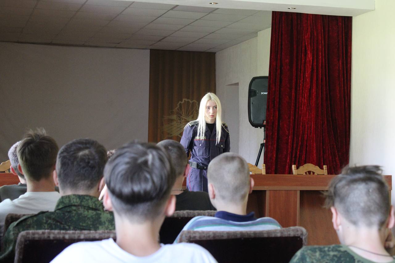 Встреча с законом: с воспитанниками лагеря «Патриот» пообщалась участковый инспектор ИДН