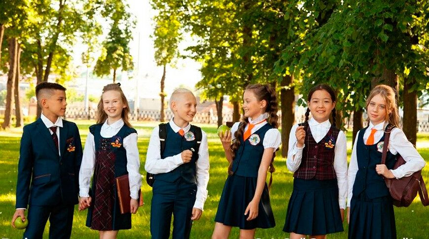 Деловой стиль, бесплатный подвоз, освобождение от ЦЭ. Что меняется для школьников с 1 сентября
