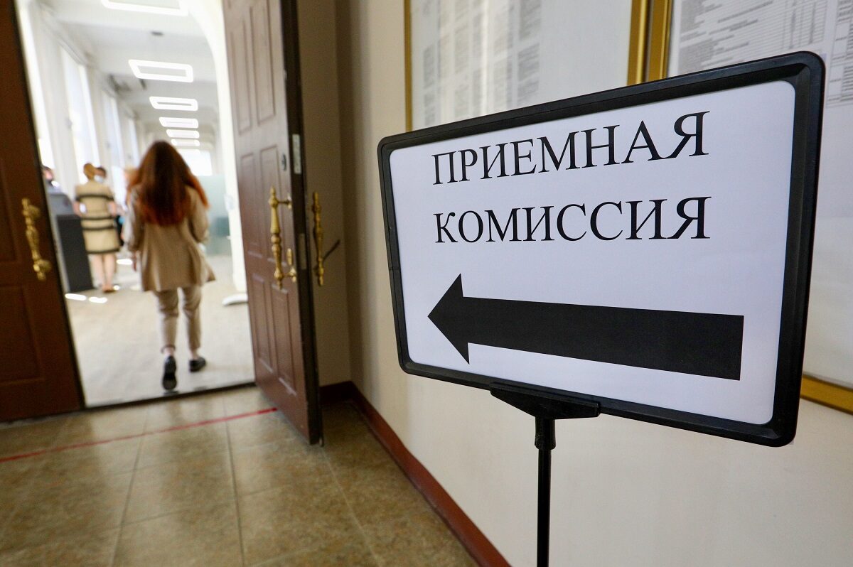В вузах завершился прием документов. На какие специальности самый большой конкурс