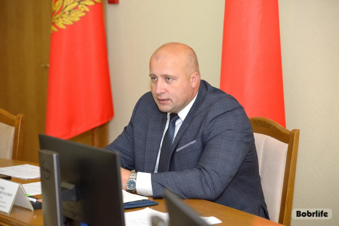 Готовность к началу учебного года и зимнему периоду.  Председатель горисполкома Максим Гурин провел оперативное совещание