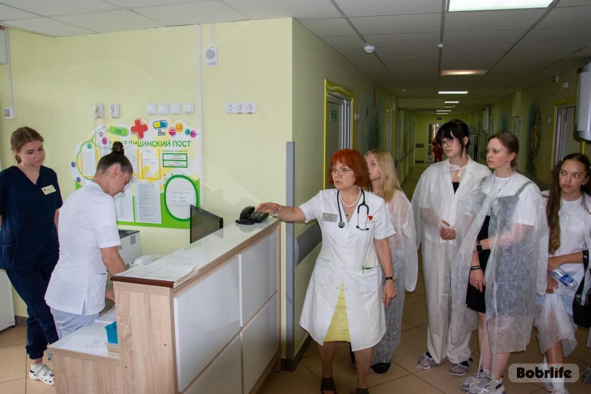 Бесценность детской благодарности. Бобруйские школьники узнали о профессии врача в детской больнице