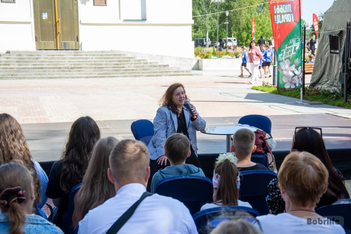 В Бобруйске состоялась творческая встреча с главным художником Большого театра Беларуси Любовью Сидельниковой